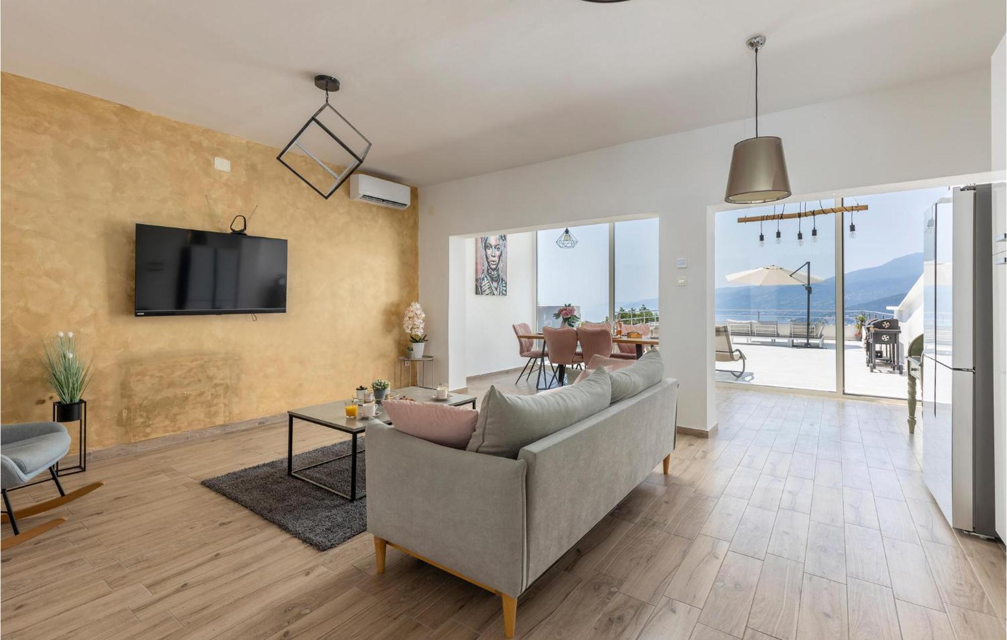 Amazing Apartment In Rijeka With Wifi Kültér fotó