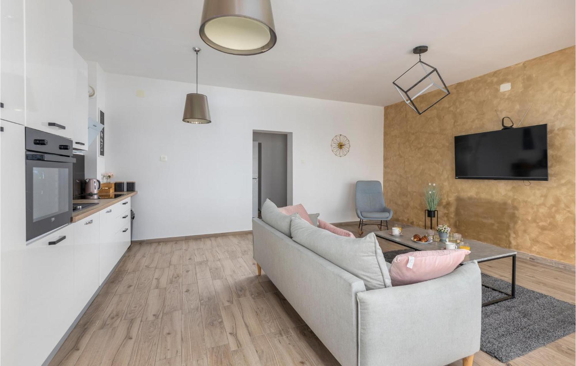 Amazing Apartment In Rijeka With Wifi Kültér fotó
