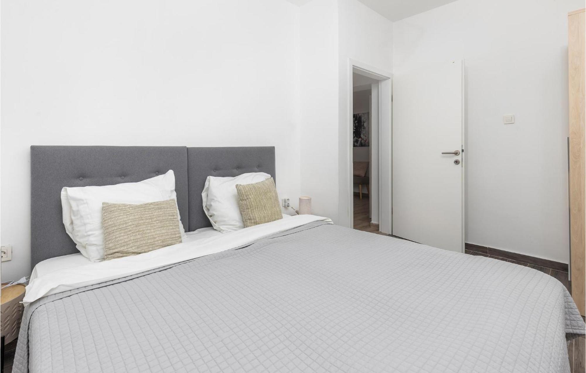 Amazing Apartment In Rijeka With Wifi Kültér fotó