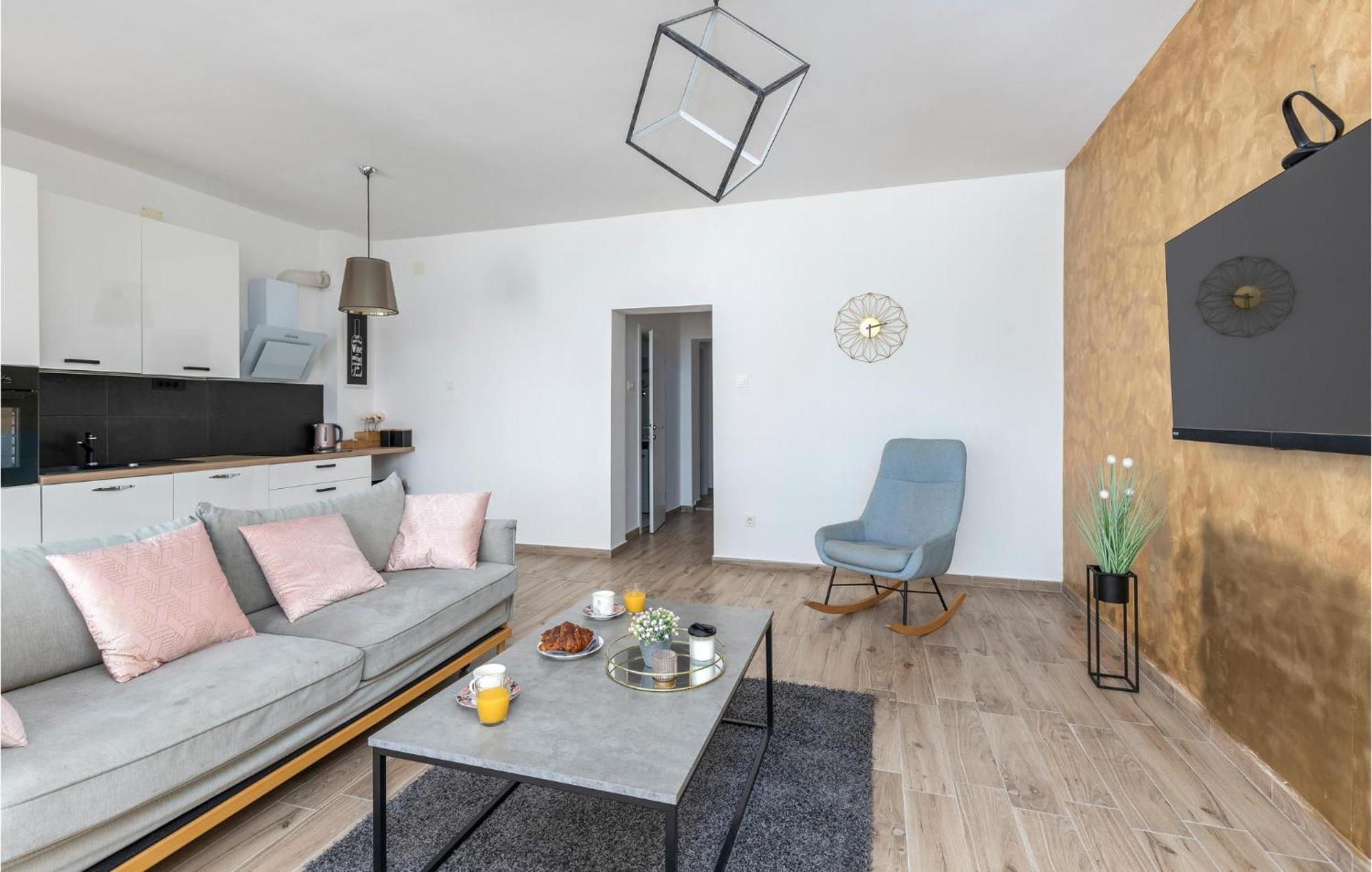 Amazing Apartment In Rijeka With Wifi Kültér fotó